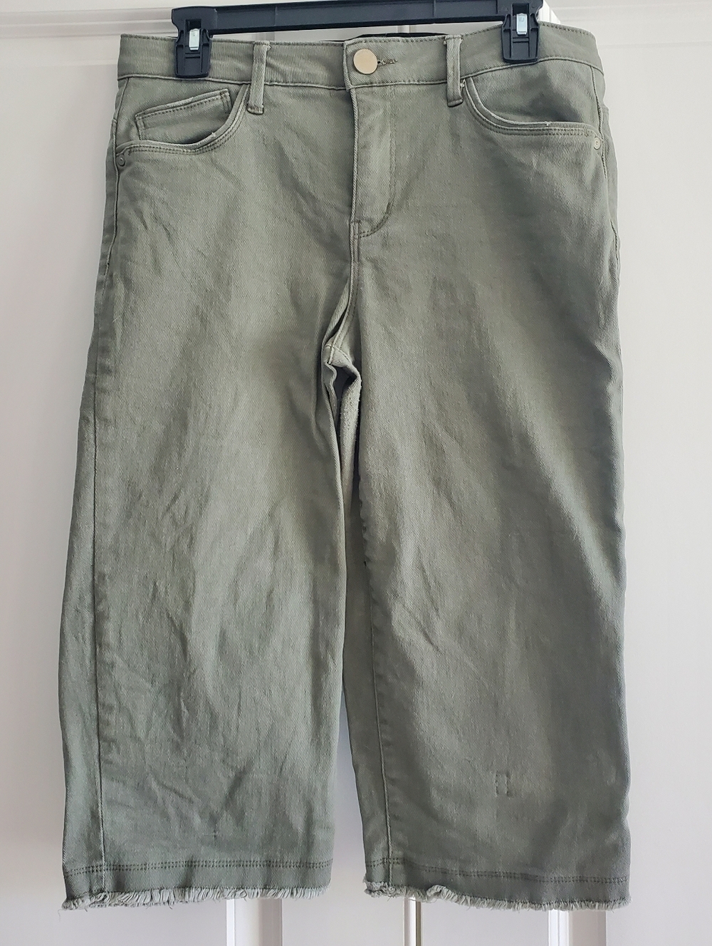 Democracy "Ab"solution Mid-Rise Fray Hem Skimmer, Olive, size 10, summer fun